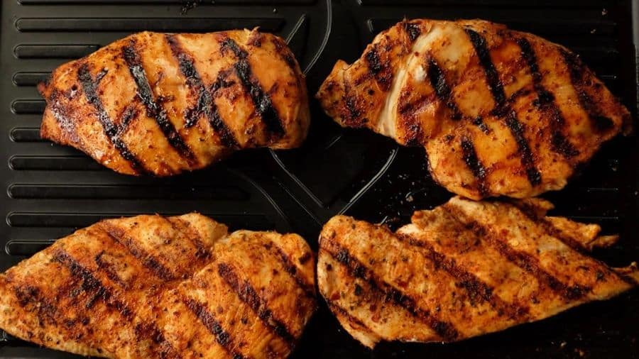 filés de frango grelhado na sanduicheira grill