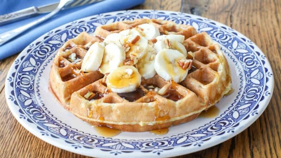 saboroso waffle com banana
